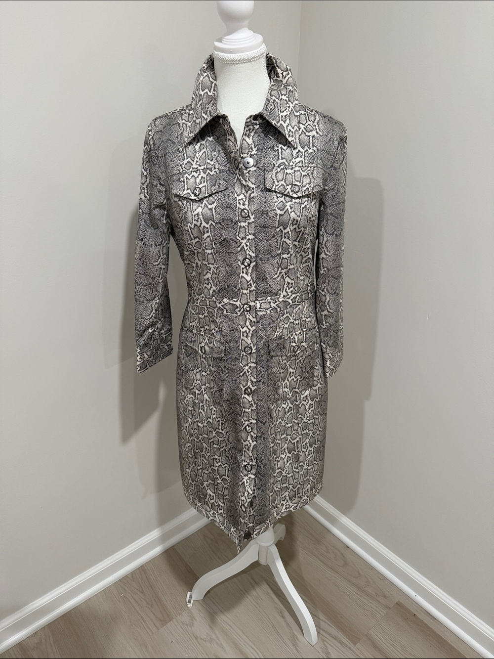 Elie Tahari Gray Snake-Print 3/4 Sleeve Shirt Dress